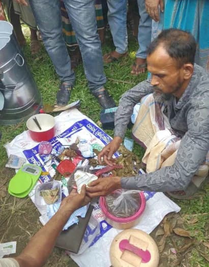 শ্রীপুরে মাদক কারবারি আটক, পুলিশের দুর্ব্যবহারে উত্তপ্ত হয়ে উঠল পুরো এলাকা