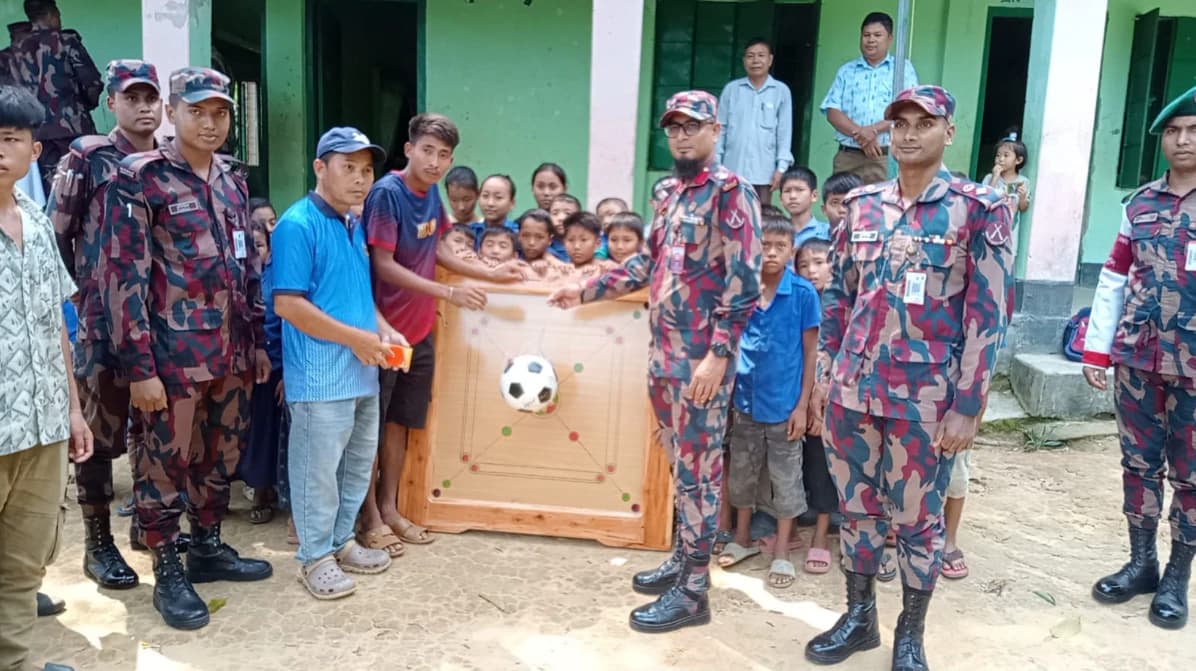 পানছড়ির দুর্গম গ্রামে বিজিবির মানবিক উদ্যোগ: বিনামূল্যে চিকিৎসা ও নলকূপ স্থাপন