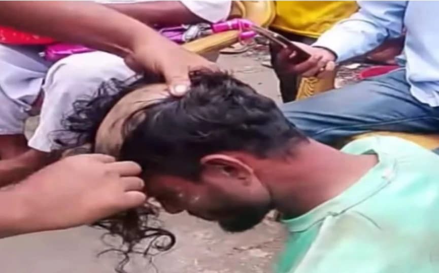 হবিগঞ্জে শিশু ধর্ষণের অভিযোগে যুবক গ্রেপ্তার মাথা ন্যাড়া করে পুলিশে সোপর্দ 