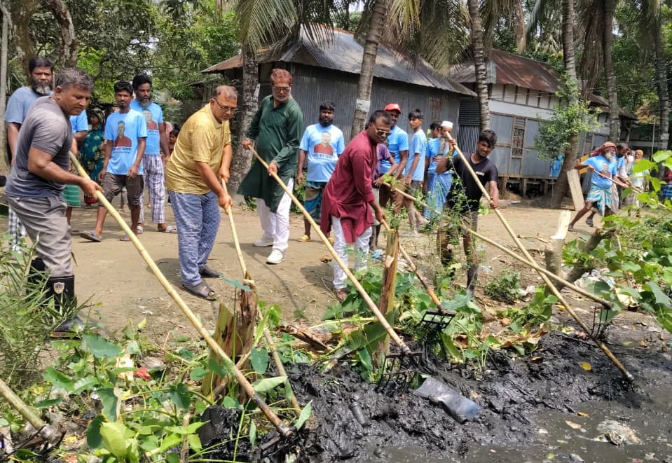 কান্দিপাড়ায় খাল পরিষ্কারে দুই শতাধিক স্বেচ্ছাসেবী, স্বস্তির আশা কৃষকদের