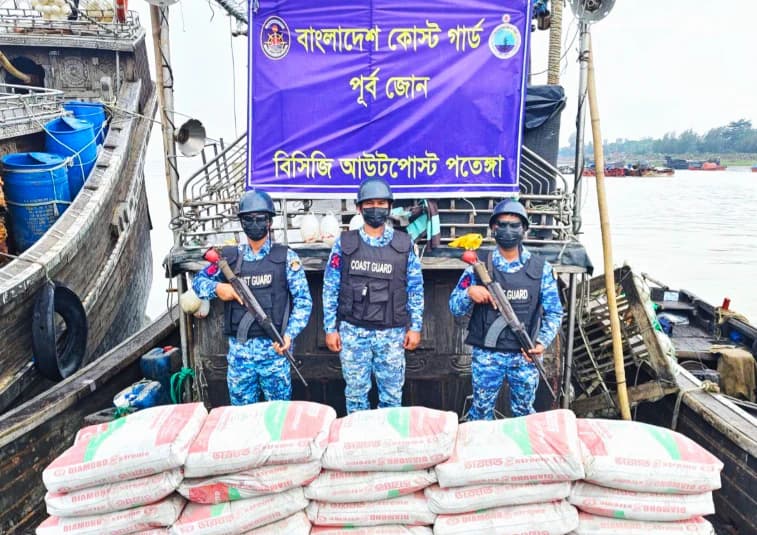 চোরাচালান রোধে কোস্ট গার্ডের অভিযান; মায়ানমারে পাচারকালে বিপুল পরিমাণ সিমেন্ট জব্দ