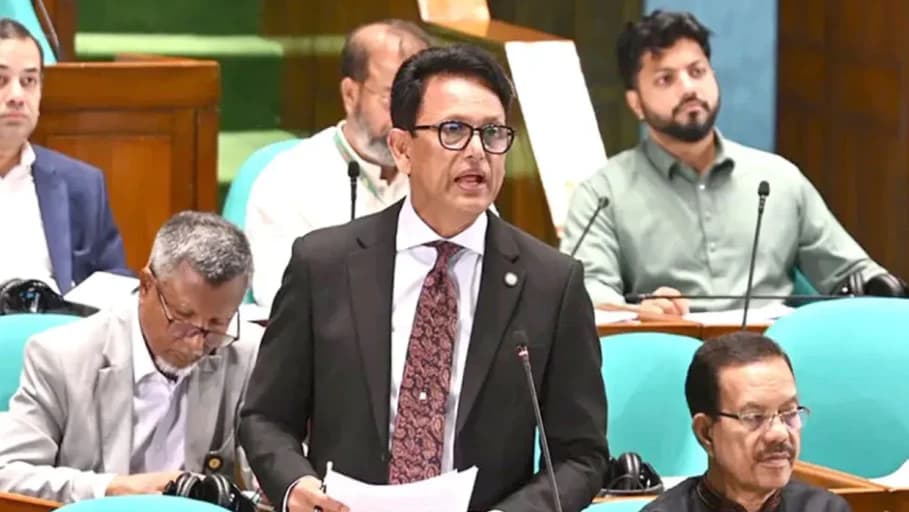 শিক্ষকদের বেতন দিতে নৌকা চালানো প্রধান শিক্ষকের সংগ্রাম, এবার জাতীয় হবে সেই স্কুল