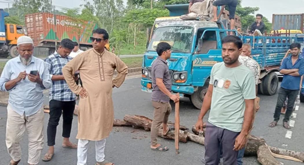 আসলাম চৌধুরীর প্রার্থিতা বাতিলের প্রতিবাদে মহাসড়ক অবরোধ, ৮০ জনের বিরুদ্ধে মামলা, গ্রেপ্তার ২