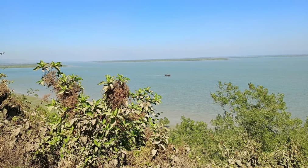 মিয়ানমারে জান্তা ও আরাকান আর্মির সংঘাত, মর্টার শেলের শব্দে কাঁপছে টেকনাফ