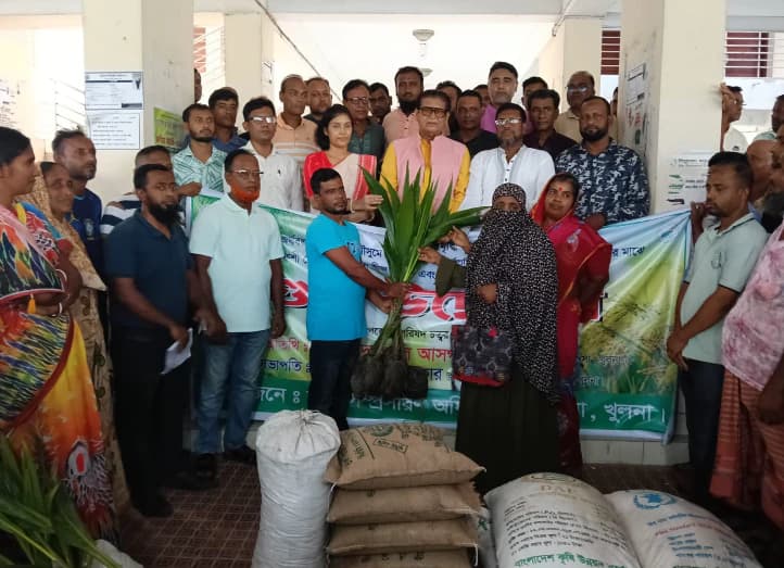 ডুমুরিয়ায় কৃষি পুনর্বাসন ও বৃক্ষরোপণ কর্মসূচির শুভ উদ্বোধন