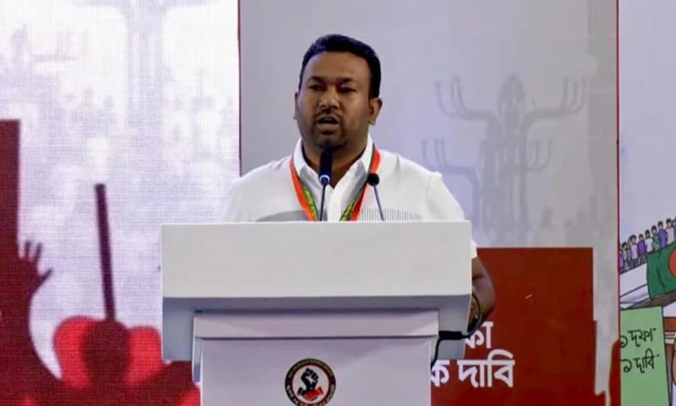 ‘এখনো রাতে ঘুমাতে পারি না’, শরীরের ক্ষত আর বাবার মৃত্যু বয়ে বেড়াচ্ছেন জুলাই যোদ্ধা