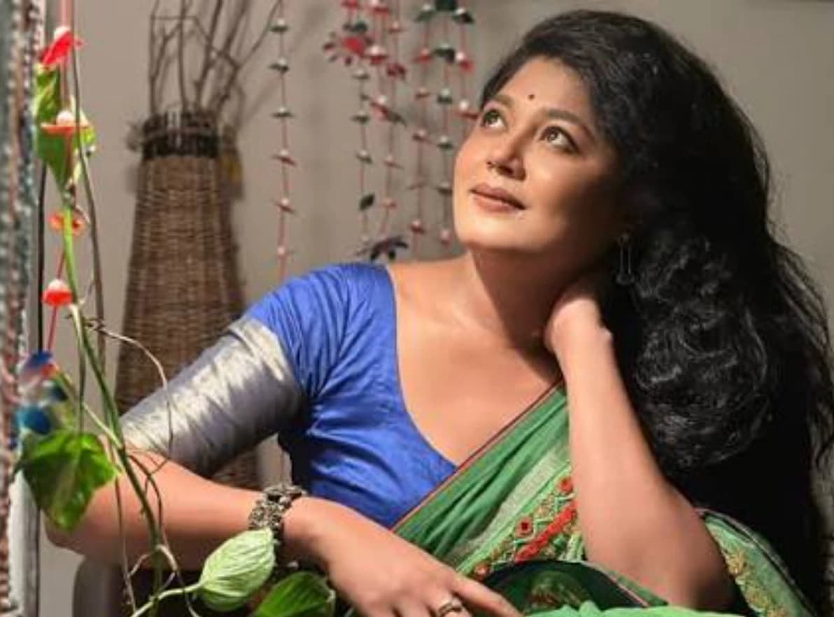 বিচ্ছেদের শোক কাটিয়ে নতুন জীবন, বিয়ে ও মাতৃত্বের দ্বিগুণ খুশিতে ভাসছেন মৌসুমী হামিদ