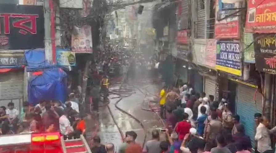 চকবাজারের আগুন নিয়ে যে তথ্য জানাল ফায়ার সার্ভিস