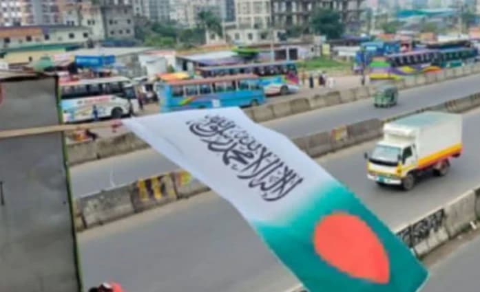 জাতীয় পতাকায় কালেমা যুক্ত করে বিক্রি, গ্রেপ্তার ২