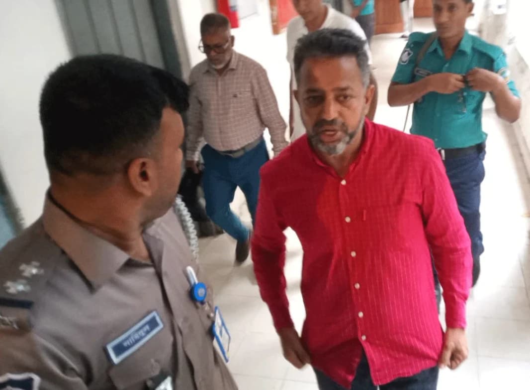 ভাইরাল ভিডিওর পর পুলিশের অ্যাকশন, বরিশালে চেয়ারম্যানকে নির্যাতনের ঘটনায় ২ অভিযুক্ত গ্রেফতার
