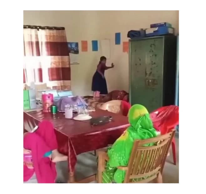 ডিমলায় প্রাথমিক বিদ্যালয়ের শিক্ষকার বিরুদ্ধে ছাত্রীদের দিয়ে শরীর ম্যাসেজ করার অভিযোগ