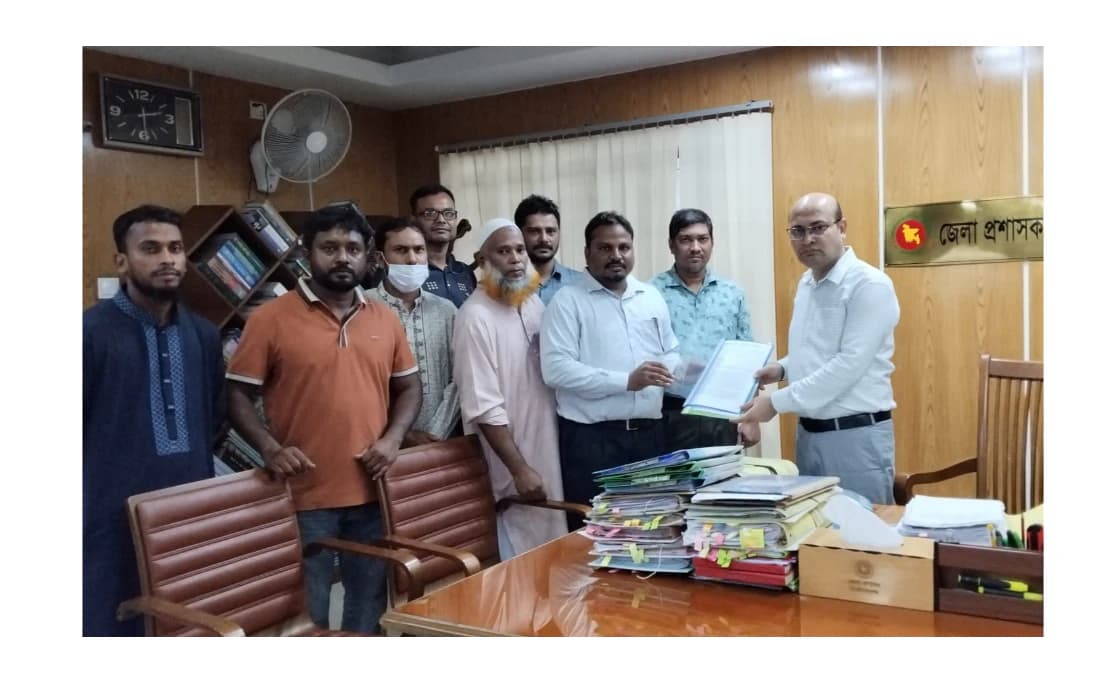 বিএমডিসি নিবন্ধনের দাবিতে চাঁপাইনবাবগঞ্জে ডেন্টাল ডিপ্লোমাধারীদের স্মারকলিপি, ২০ হাজার গ্র্যাজুয়েটের কর্মসংস্থান সংকটের আশঙ্কা