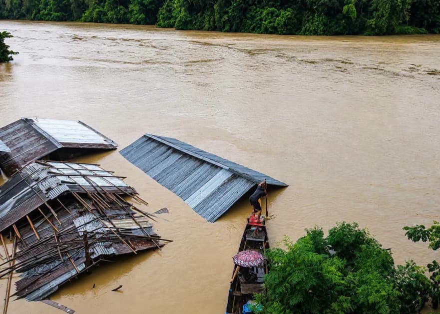 নাইক্ষ্যংছড়িতে টানা ভারী বৃষ্টিতে পাহাড়ধস ও জলাবদ্ধতা: জনজীবন স্থবির, সড়ক যোগাযোগ বিচ্ছিন্ন