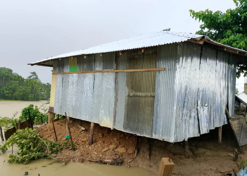 বন্যায় বসতবাড়ি হারিয়ে মানবেতর জীবন শওকত আলীর; পুনর্বাসনে সরকারি সহযোগিতা কামনা