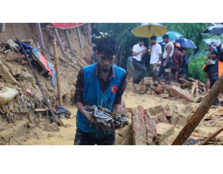 ৯০ ডিগ্রি কোণে পাহাড় কাটা! কক্সবাজারে কি আমরা নিজেরাই ডেকে আনছি বড় বিপর্যয়?
