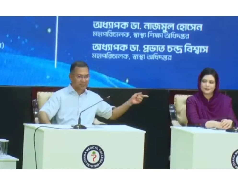 ‘আমার মাথায় হেলথ নেই, উনি আছেন’, স্ত্রীর প্রতি প্রধানমন্ত্রীর মিষ্টি রসিকতায় মুগ্ধ সবাই