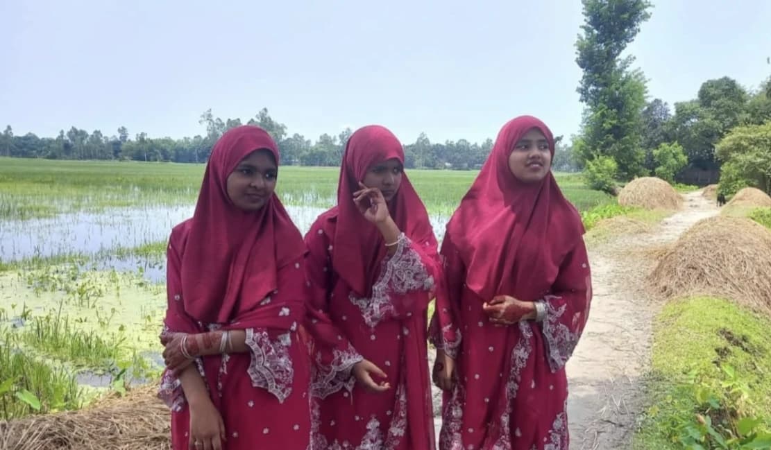 একই পরিবারের যমজ তিন বোনের ট্যালেন্টপুলে বৃত্তি, কুড়িগ্রামের শিক্ষাঙ্গনে অনন্য দৃষ্টান্ত