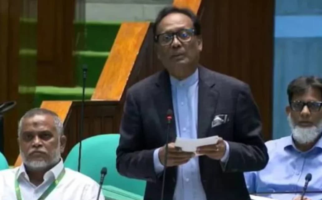 বেসরকারি অপারেটরের ইচ্ছেমতো দাম বাড়ানো রুখতে টেলিটককে ধরে রাখছে সরকার