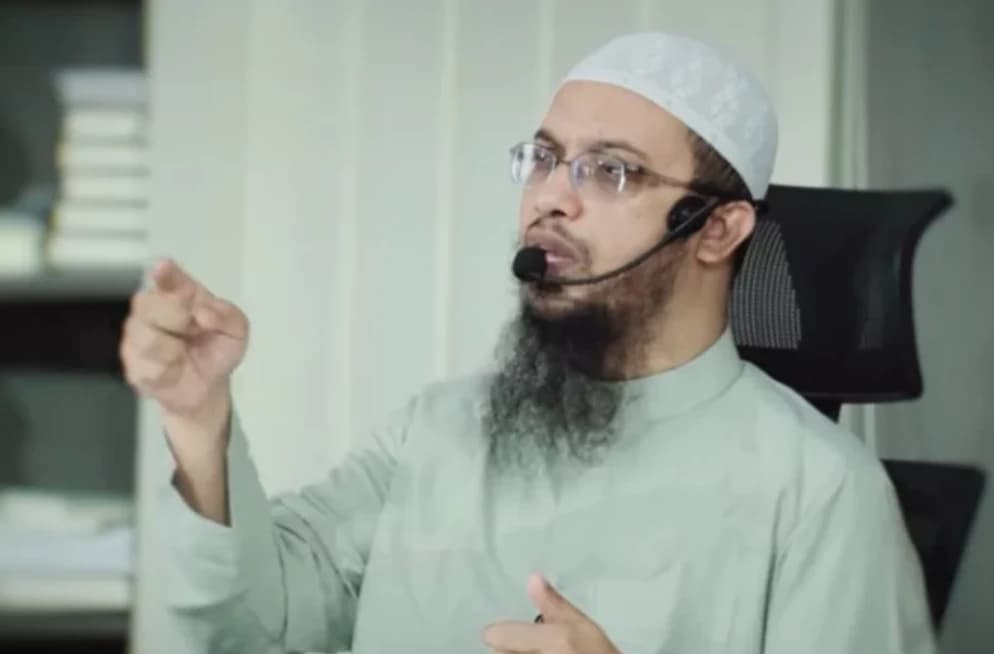 ফুটবল উন্মাদনায় খুন ও আত্মহত্যা গ্রহণযোগ্য নয়, সতর্ক করলেন শায়খ আহমাদুল্লাহ