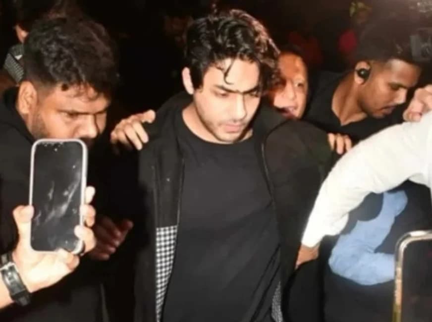 জন্মদিনের পার্টিতে গিয়ে অস্বস্তিতে পড়লেন আরিয়ান খান