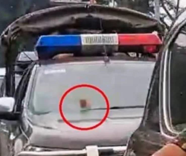মাদারীপুরের রাজৈরে  প্রধানমন্ত্রীর গাড়িবহরে ইটের টুকরা ছিটকে পড়া নিয়ে ফেসবুকে পোস্ট  তদন্তে নেমেছে পুলিশ,