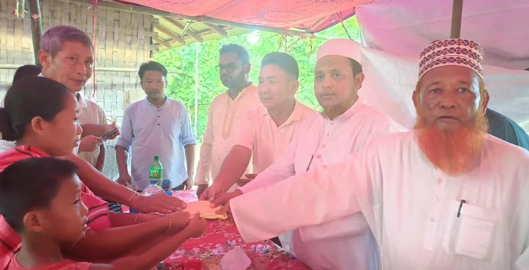 লংগদুতে  বিদ্যুৎপৃষ্ঠে নিহত ব্যনসন চাকমা'র পরিবারকে জামায়াতের আর্থিক সহায়তা প্রদান 