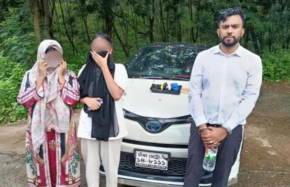 কক্সবাজারে স্বরাষ্ট্র মন্ত্রণালয়ের স্টিকার লাগানো গাড়িতে ৬ হাজার ইয়াবা উদ্ধার, আটক ৩