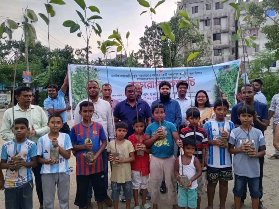ময়মনসিংহ সদরে সরকারি খাস জমিতে বৃক্ষরোপণ কর্মসূচি উদ্বোধন