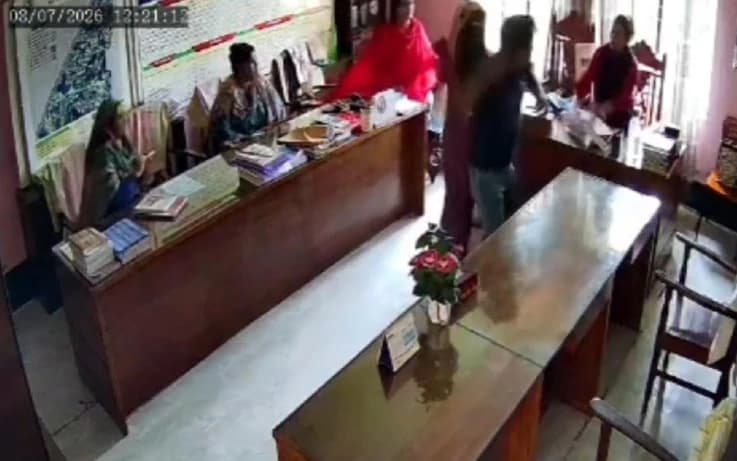অসুস্থ শিশু শিক্ষার্থীকে চড়-থাপ্পড় প্রধান শিক্ষকের, বিচার চেয়ে আদালতের দ্বারস্থ নানা