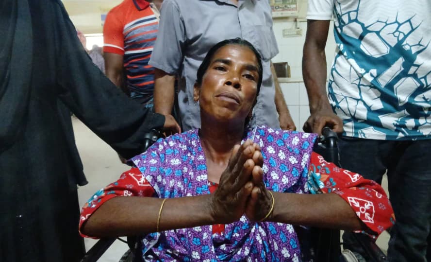 তেঁতুলিয়ায় জমি বিরোধে গৃহবধূকে গাছে বেঁধে নির্যাতন, ডিজেল ঢেলে পুড়িয়ে মারার চেষ্টা!