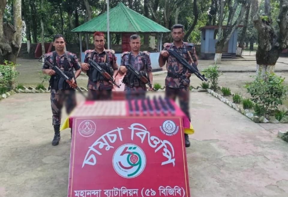 সীমান্তে ৫৯ বিজিবি’র অভিযানে ভারতীয় এসকাপ সিরাপ ও টেনসিউইন ট্যাবলেট জব্দ