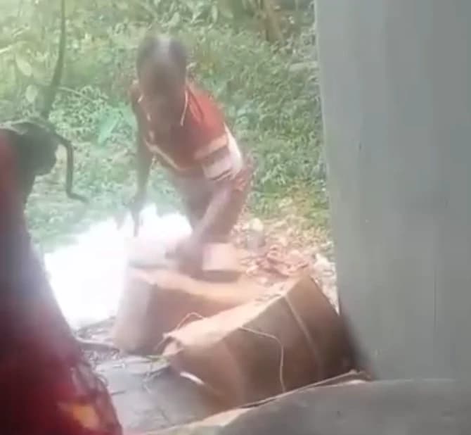 সরকারি ওষুধ গোপনে বিনষ্টের অভিযোগ, স্থানীয়দের ক্ষোভ