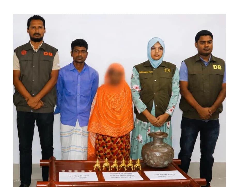 সোনার মূর্তির ফাঁদে প্রতারণার অভিযোগে গ্রেফতার 