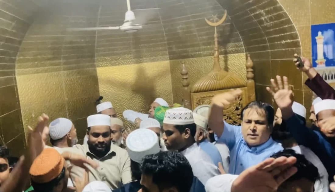 গাছায় নূর আকসা মসজিদে জোরপূর্বক কমিটি ঘোষণা ঘিরে চরম উত্তেজনা: নেপথ্যে ছাত্রদল নেতা মোমিনের বিশৃঙ্খলা