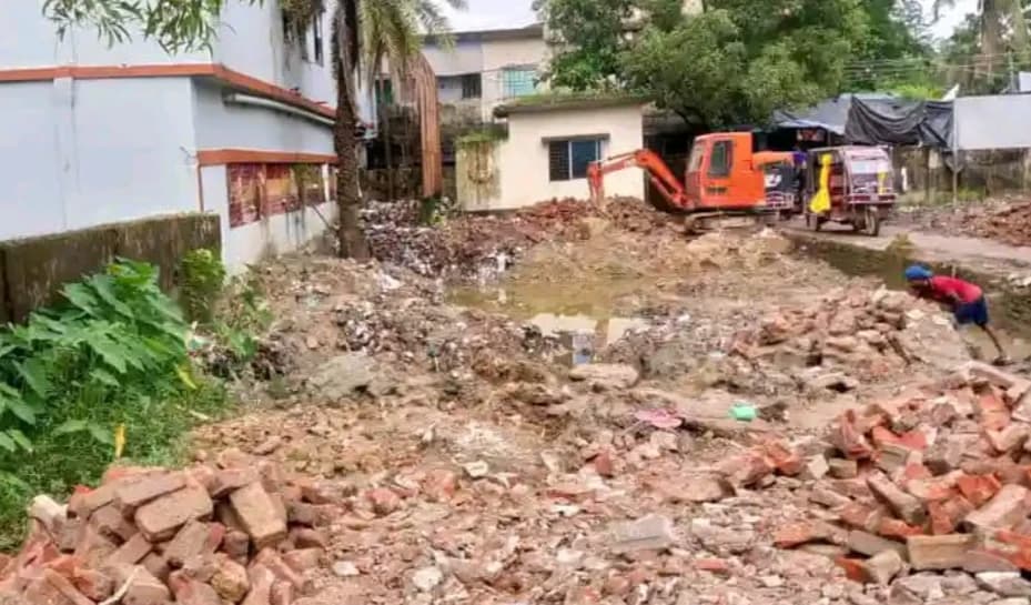 কবে কাটবে ঈদগাঁও উপ-স্বাস্থ্যকেন্দ্রের সংকট? আধুনিক ভবনের অপেক্ষায় সেবা প্রত্যাশীরা