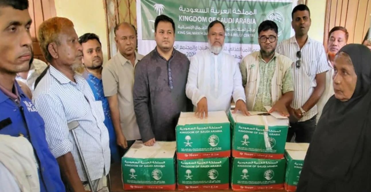 কক্সবাজারের বন্যায় ক্ষতিগ্রস্ত ১ হাজার পরিবারকে খাদ্য সহায়তা