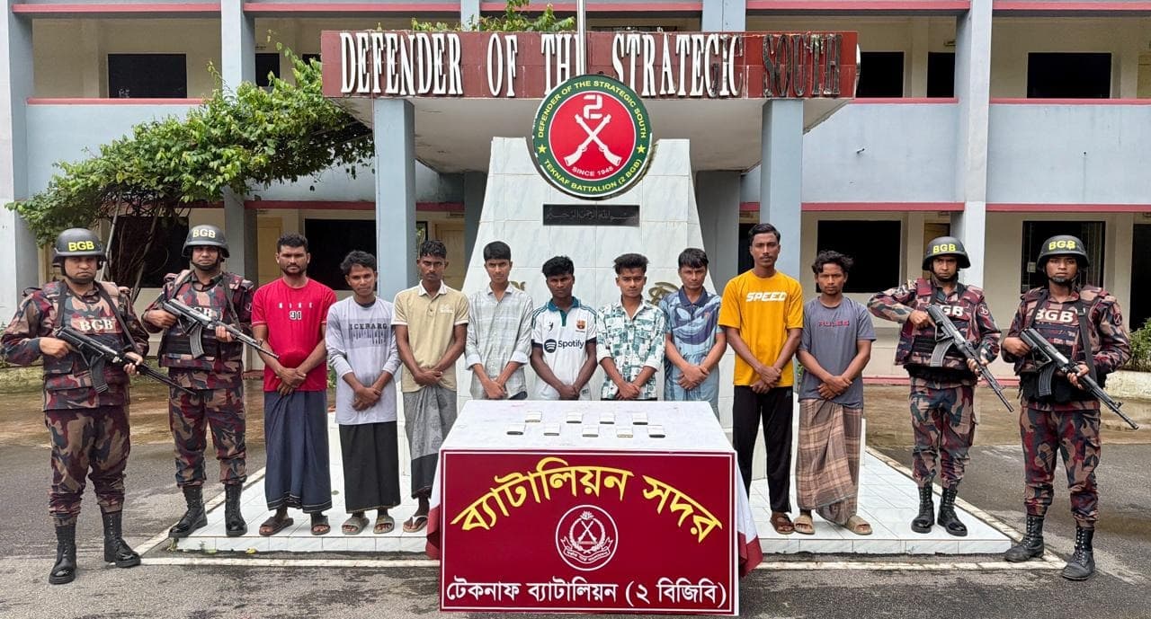 টেকনাফে বিজিবির অভিযানে অনলাইন জুয়া চক্রের ৯ সদস্য আটক