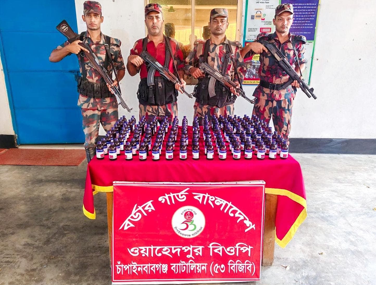 চাঁপাইনবাবগঞ্জে বিজিবির বড় অভিযান: ১৫৭ বোতল ভারতীয় নেশাজাতীয় সিরাপ জব্দ