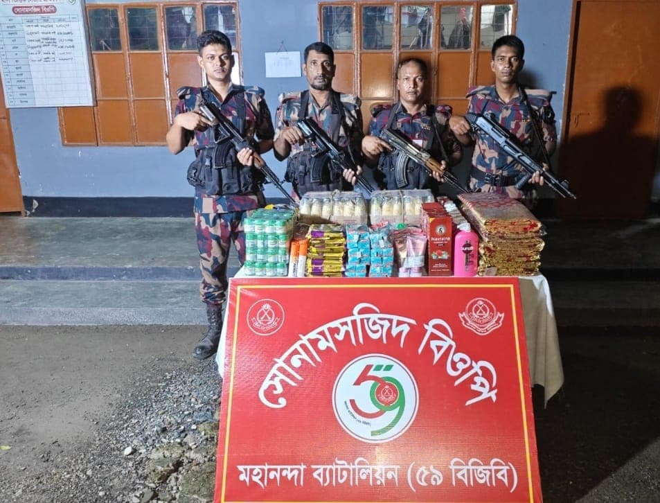 শিবগঞ্জ সীমান্তে বিজিবির বড় সাফল্য: ২ লাখ ২৮ হাজার টাকার ভারতীয় পণ্য জব্দ