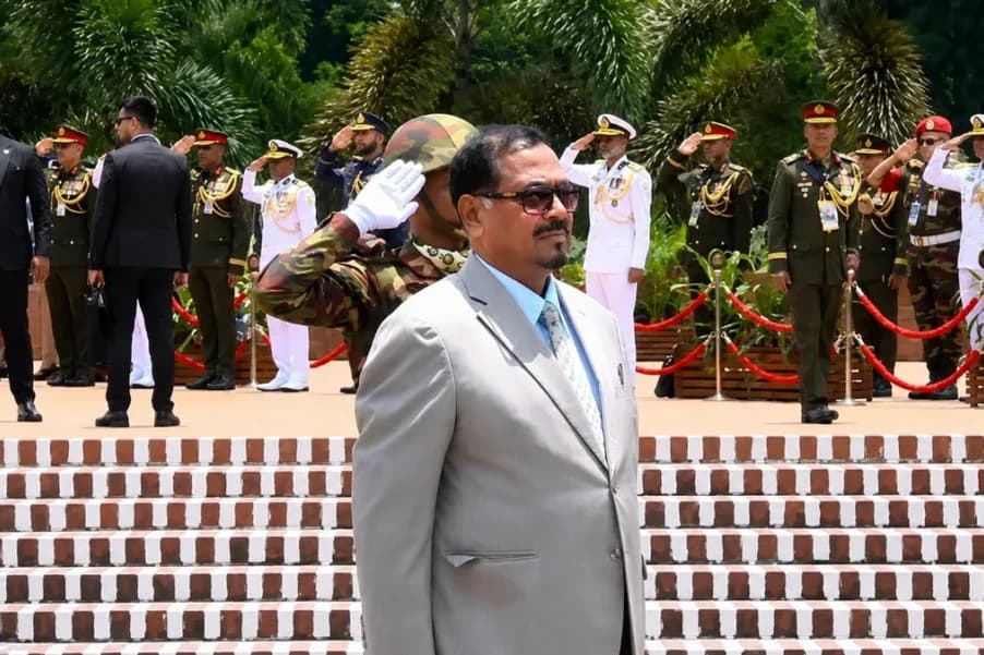 জাতীয় স্মৃতিসৌধে শ্রদ্ধা জানালেন ভারপ্রাপ্ত রাষ্ট্রপতি হাফিজ উদ্দিন আহমদ, এরপর যাচ্ছেন জিয়া-খালেদার সমাধিতে