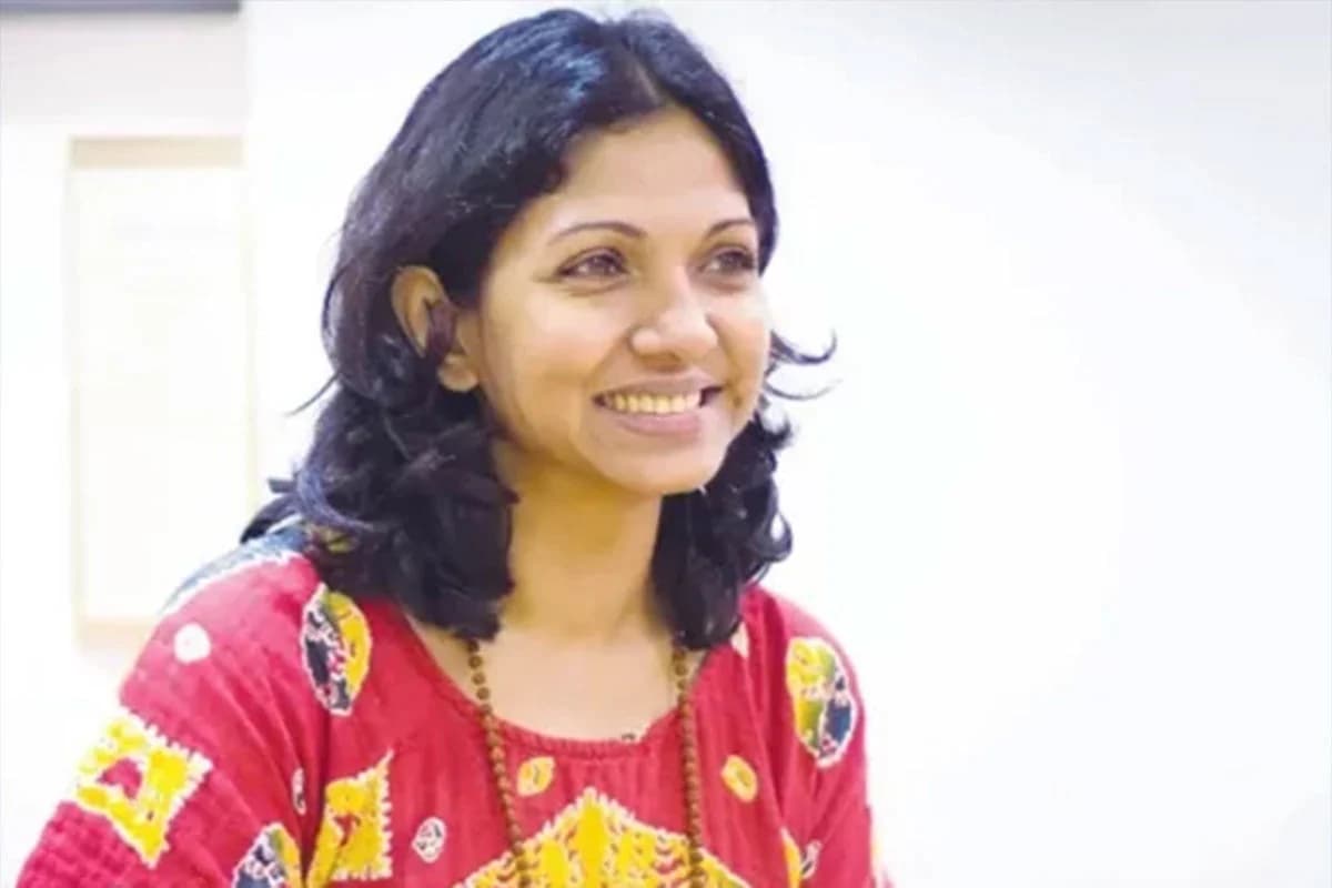 সুরের জাদুকরী কণ্ঠ এখন নীরবতার গভীরে, শ্রবণশক্তি হারিয়ে লড়াই করছেন আনুশেহ আনাদিল