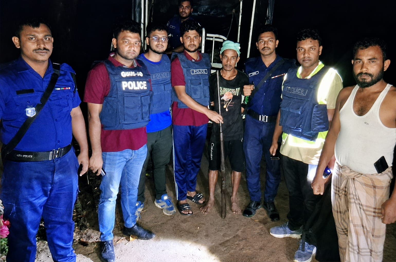 লামায় পুলিশের অভিযানে অস্ত্রসহ একজন গ্রেফতার