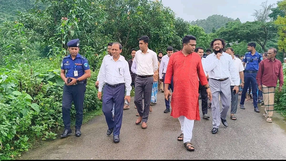 টেকনাফে বাহারছড়ায় নতুন পুলিশ ফাঁড়ির সম্ভাব্য স্থান পরিদর্শন করলেন জেলা প্রশাসক