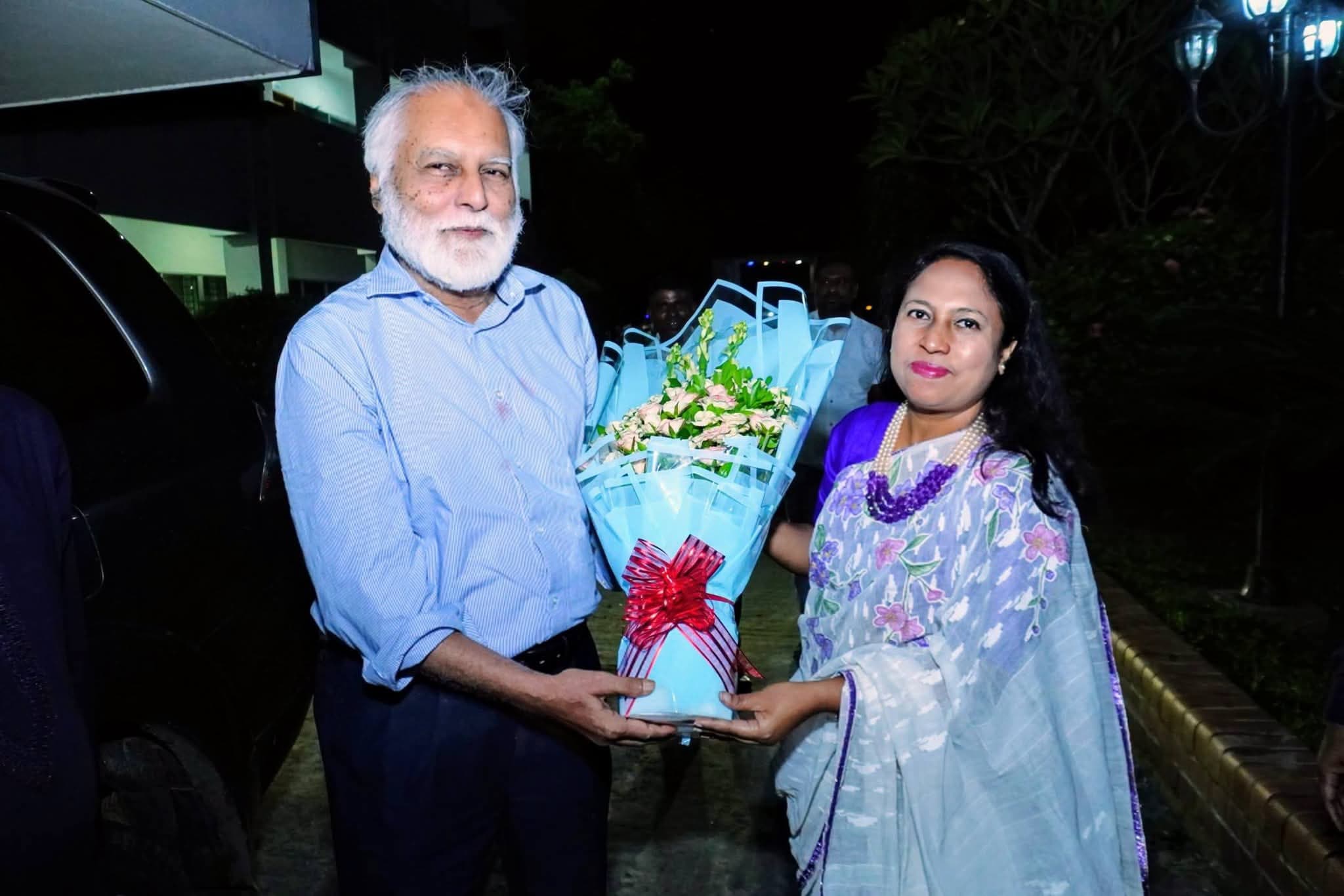 ফুলেল শুভেচ্ছায় বরণ করে নেওয়া হলো দুর্যোগ ব্যবস্থাপনা ও ত্রাণ মন্ত্রণালয়ের মাননীয় প্রতিমন্ত্রী এম. ইকবাল হোসেইন,এমপিকে