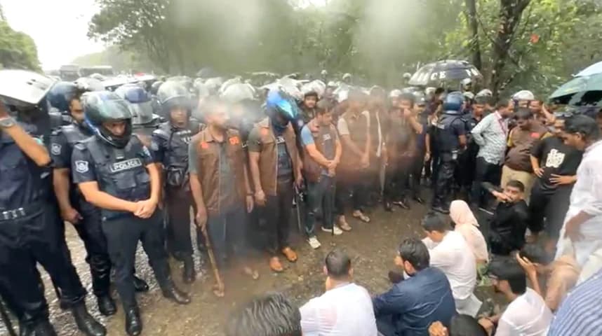চতুর্থ ব্যারিকেড পেরিয়ে হবিগঞ্জের পথে এনসিপি, পৌর এলাকায় বিজিবি মোতায়েন