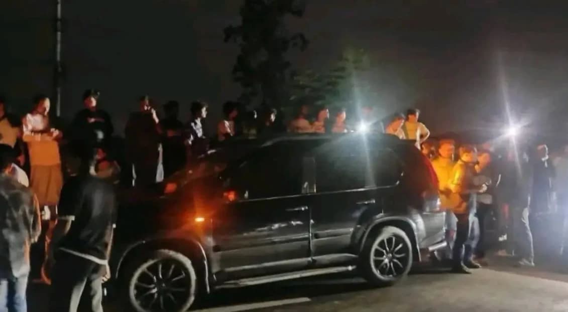 চট্টগ্রামে ব্যবসায়ীর গাড়িতে ফিল্মি কায়দায় হা*ম*লা, অল্পের জন্য র*ক্ষা পেলেন শহীদুল্লাহ