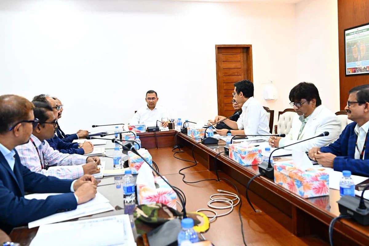 বন্ধ সরকারি কারখানা চালু ও বিনিয়োগ আকর্ষণে আমলাতান্ত্রিক জটিলতা দূর করার কড়া নির্দেশ প্রধানমন্ত্রীর