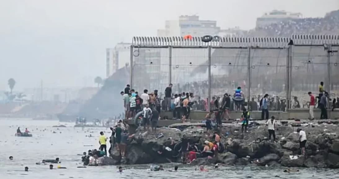 সেউতা শহরে ৬০ হাজার অভিবাসনপ্রত্যাশীর প্রবেশ, পরিস্থিতি নিয়ন্ত্রণে সশস্ত্র বাহিনী মোতায়েন করল স্পেন