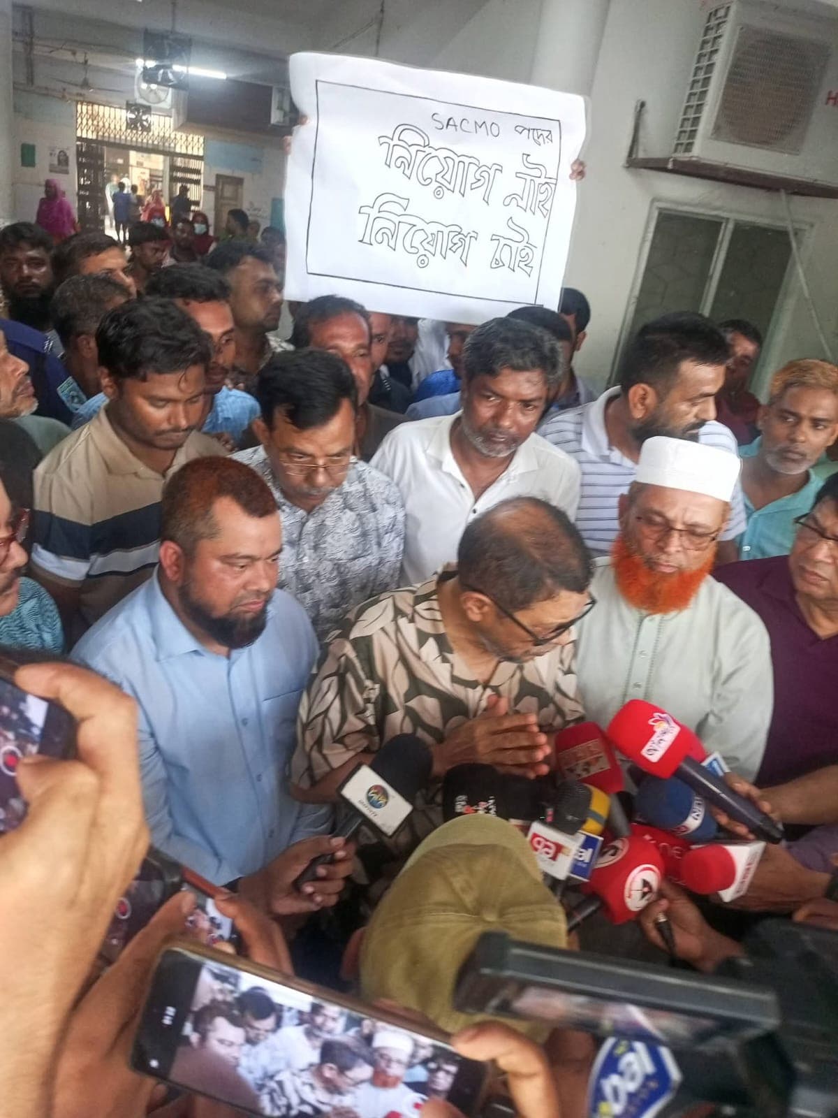 গাইবান্ধায় হঠাৎ হাসপাতাল পরিদর্শনে স্বাস্থ্যমন্ত্রী, অনিয়মে তোপের মুখে চিকিৎসাসেবা