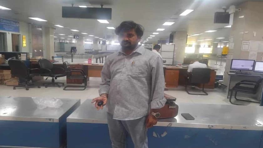 শাহ আমানত বিমানবন্দরে আন্ডারওয়্যারে ১ কোটি টাকার স্বর্ণসহ ভারতীয় নাগরিক আটক